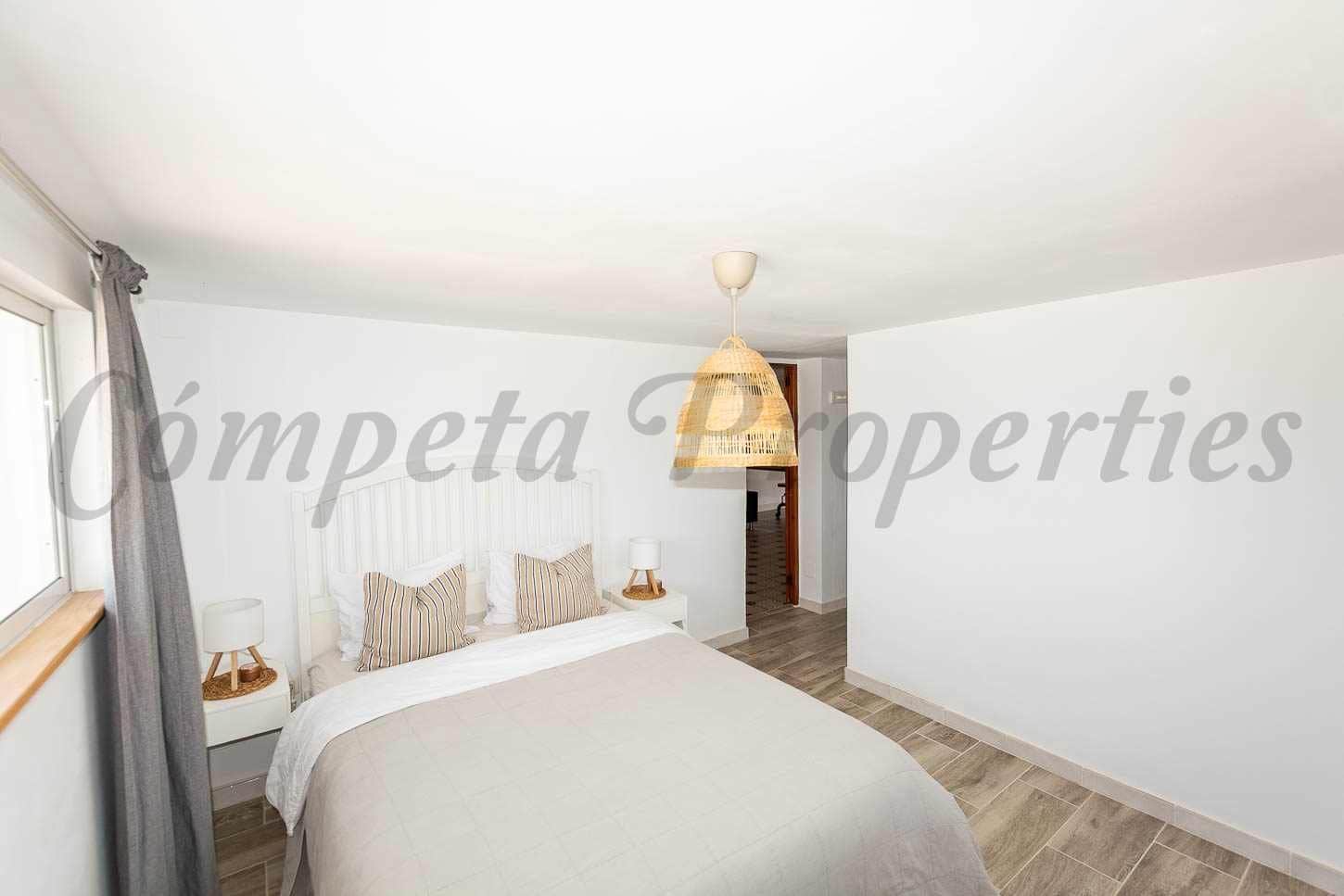 4 sypialnia Finka/Dom wiejski na sprzedaż w Nerja z basenem garażem - 995 000 € (Ref: 10075732)