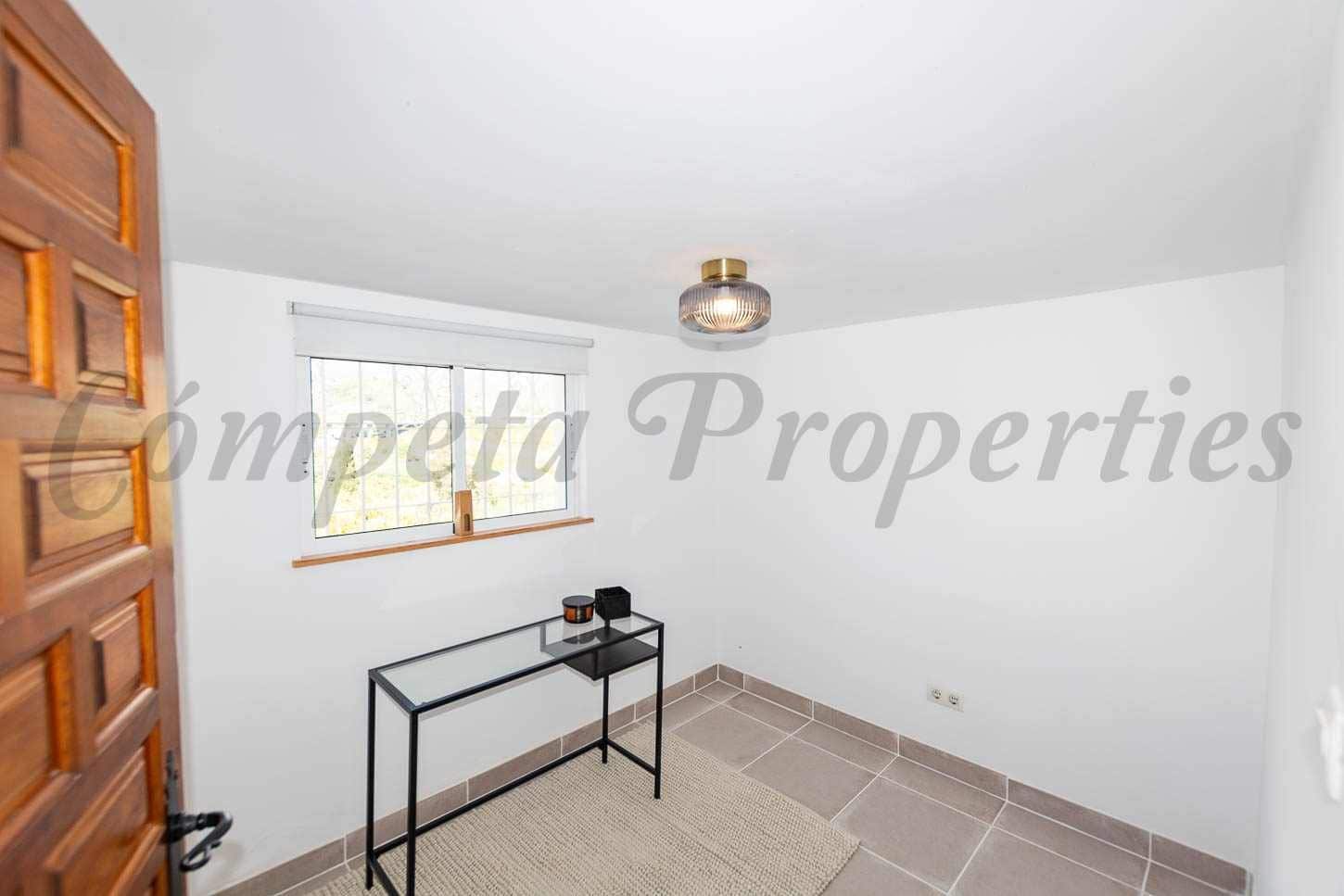 4 sypialnia Finka/Dom wiejski na sprzedaż w Nerja z basenem garażem - 995 000 € (Ref: 10075732)