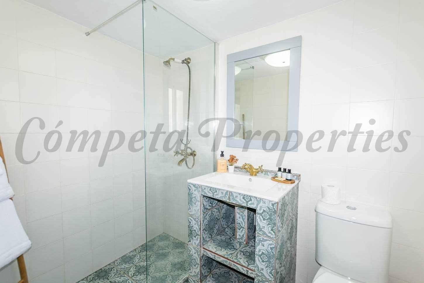 4 sypialnia Finka/Dom wiejski na sprzedaż w Nerja z basenem garażem - 995 000 € (Ref: 10075732)
