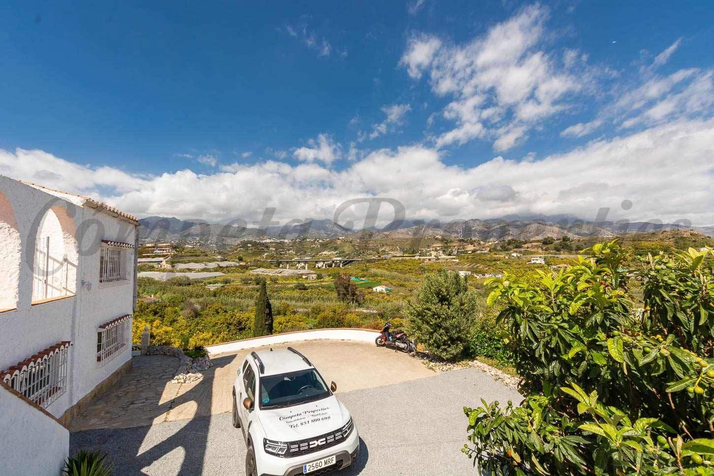 4 sypialnia Finka/Dom wiejski na sprzedaż w Nerja z basenem garażem - 995 000 € (Ref: 10075732)