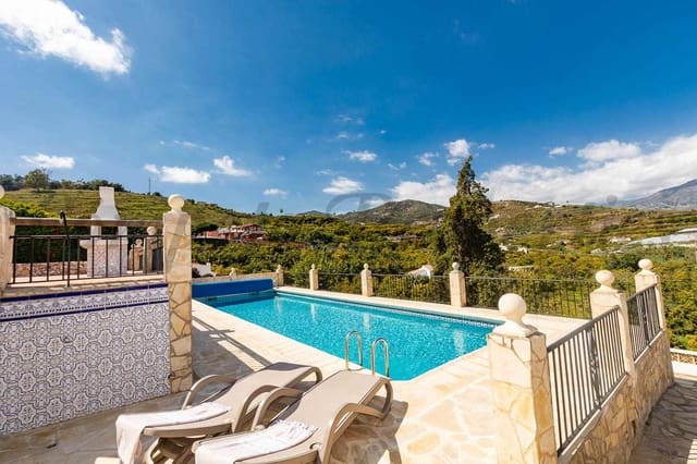 4 sypialnia Finka/Dom wiejski na sprzedaż w Nerja z basenem garażem - 995 000 € (Ref: 10075732)