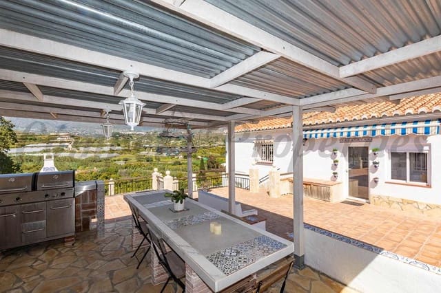 4 sypialnia Finka/Dom wiejski na sprzedaż w Nerja z basenem garażem - 995 000 € (Ref: 10075732)