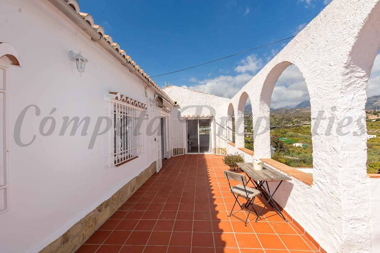 4 sypialnia Finka/Dom wiejski na sprzedaż w Nerja z basenem garażem - 995 000 € (Ref: 10075732)