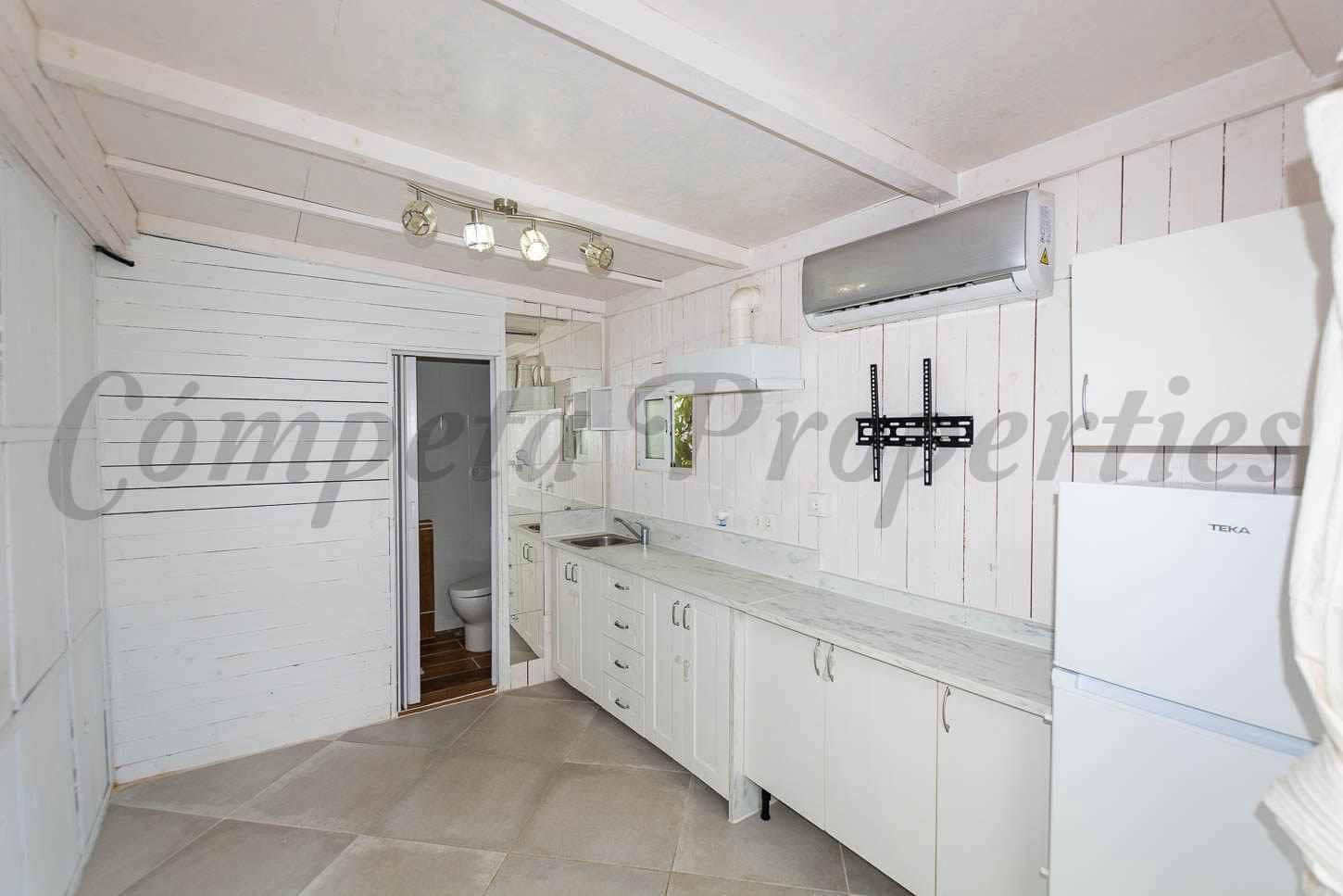 4 sypialnia Finka/Dom wiejski na sprzedaż w Nerja z basenem garażem - 995 000 € (Ref: 10075732)