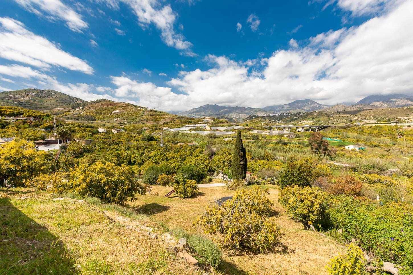 4 sypialnia Finka/Dom wiejski na sprzedaż w Nerja z basenem garażem - 995 000 € (Ref: 10075732)