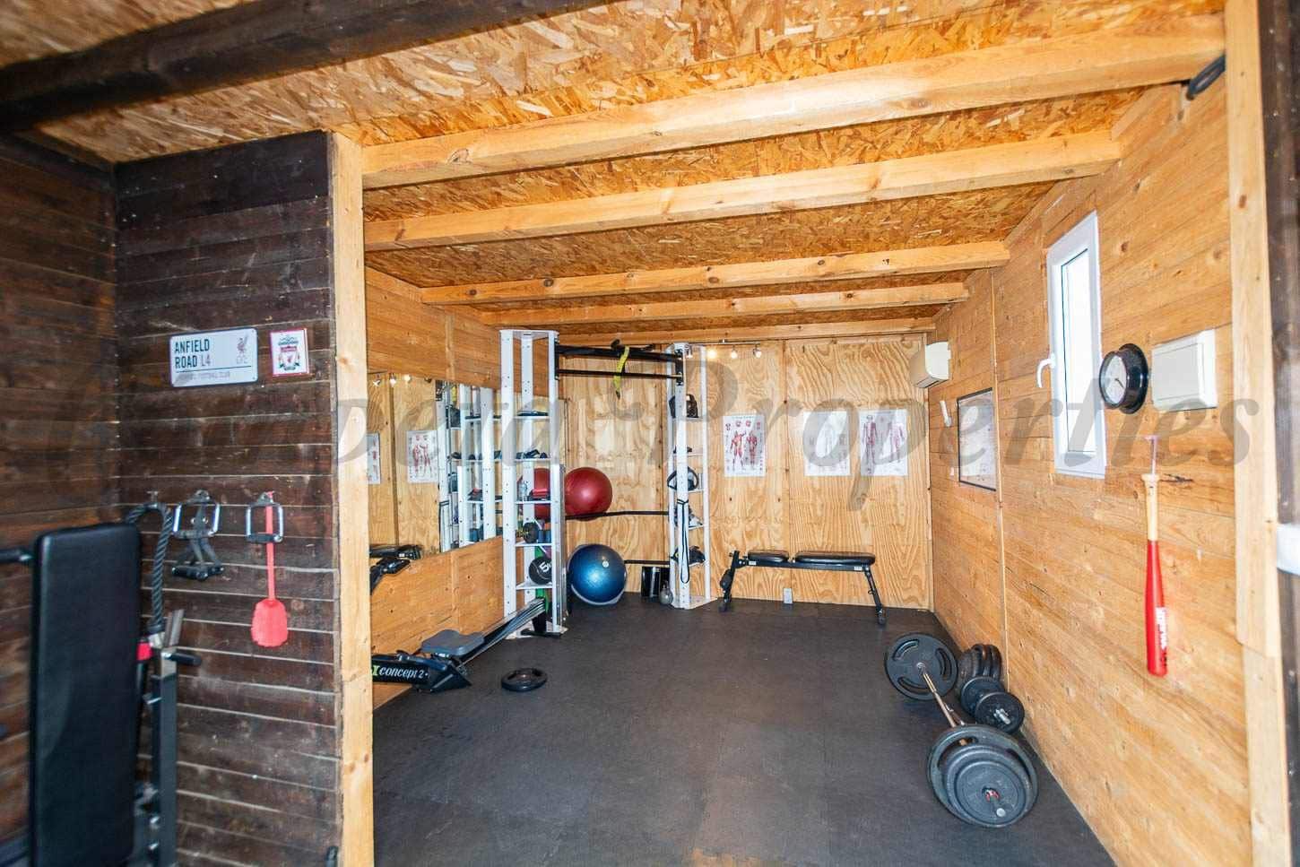 4 sypialnia Finka/Dom wiejski na sprzedaż w Nerja z basenem garażem - 995 000 € (Ref: 10075732)