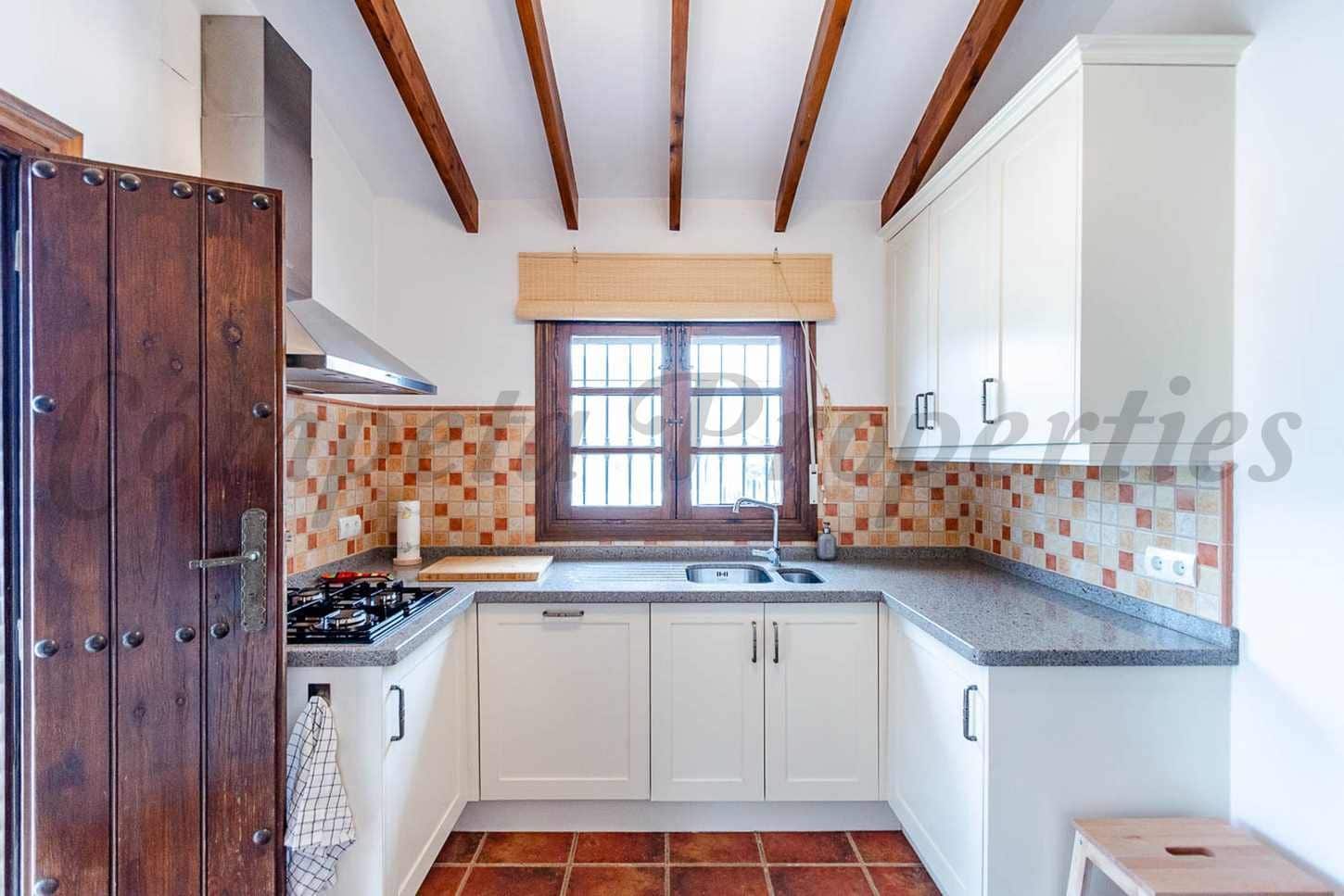 2 sovrum Finca/Hus på landet för semesterbostäder i Archez med pool garage - 1 150 € (Ref: 10075734)