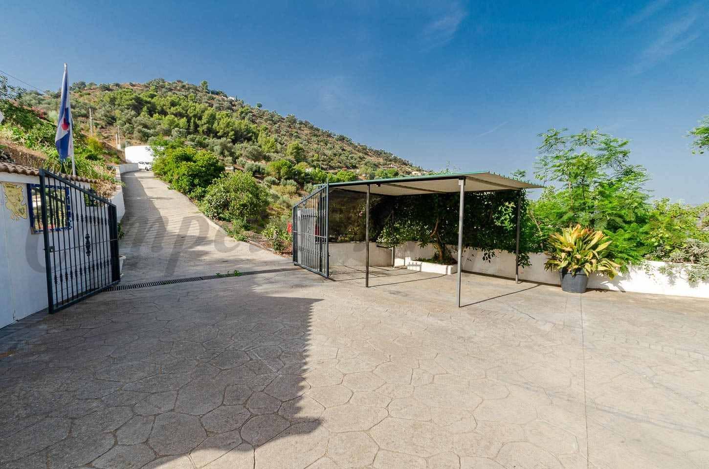 4 soveværelse Finca/Landehus til salg i Sayalonga med swimmingpool garage - € 480.000 (Ref: 10075735)