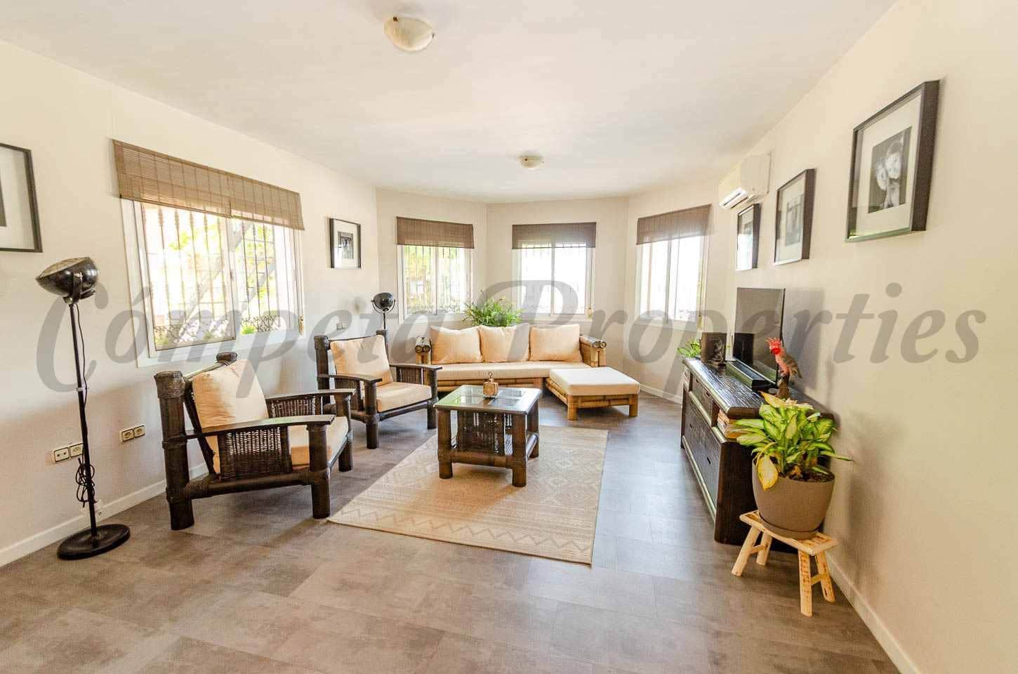 4 soveværelse Finca/Landehus til salg i Sayalonga med swimmingpool garage - € 480.000 (Ref: 10075735)
