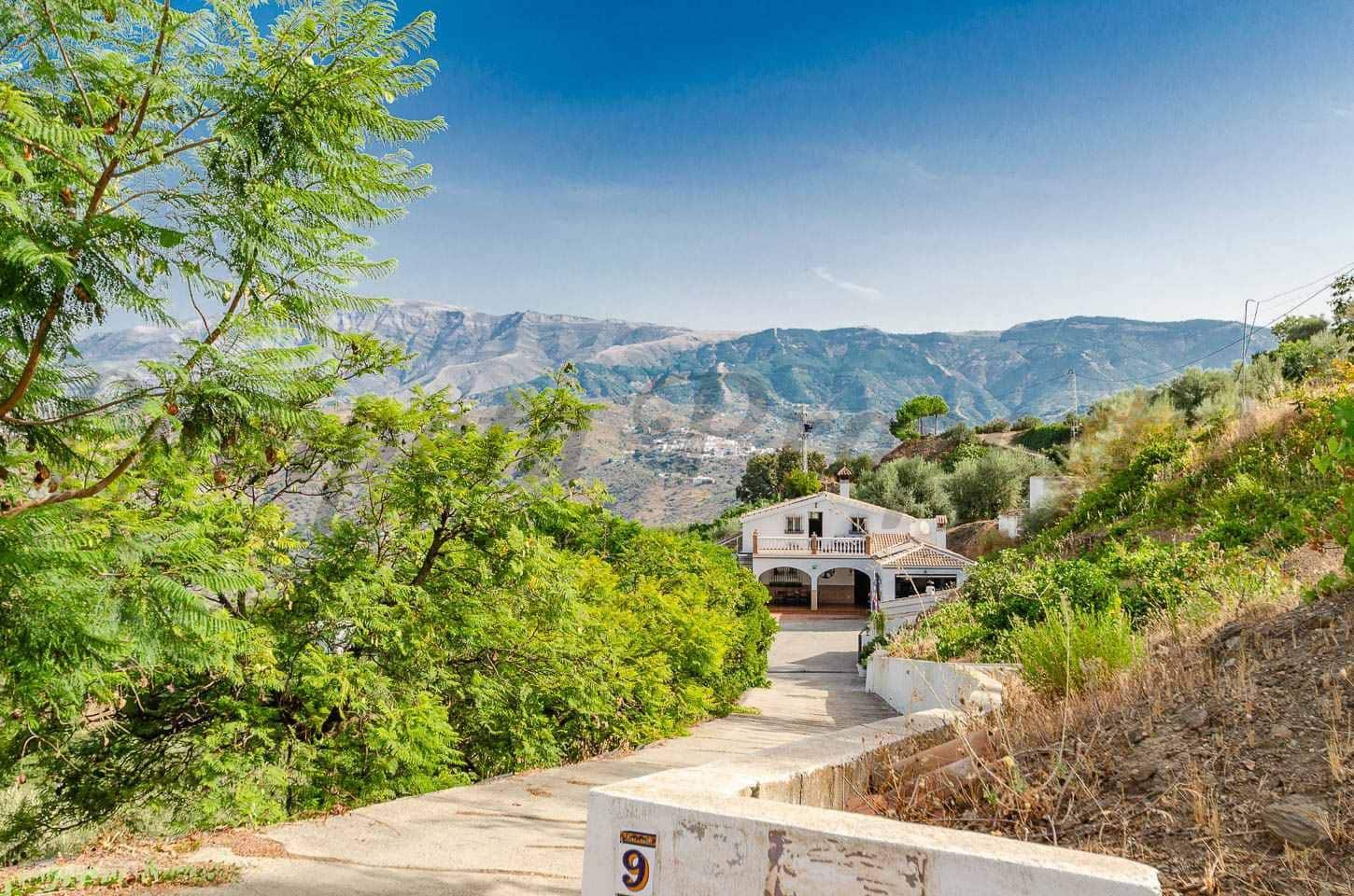4 soveværelse Finca/Landehus til salg i Sayalonga med swimmingpool garage - € 480.000 (Ref: 10075735)