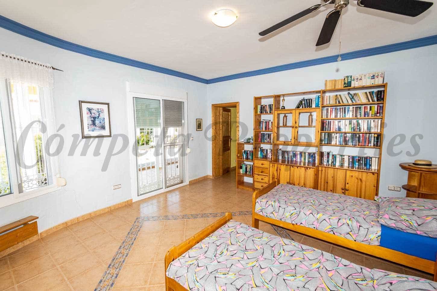 7 quarto Quinta/Casa Rural para venda em Torrox com piscina garagem - 750 000 € (Ref: 10075736)