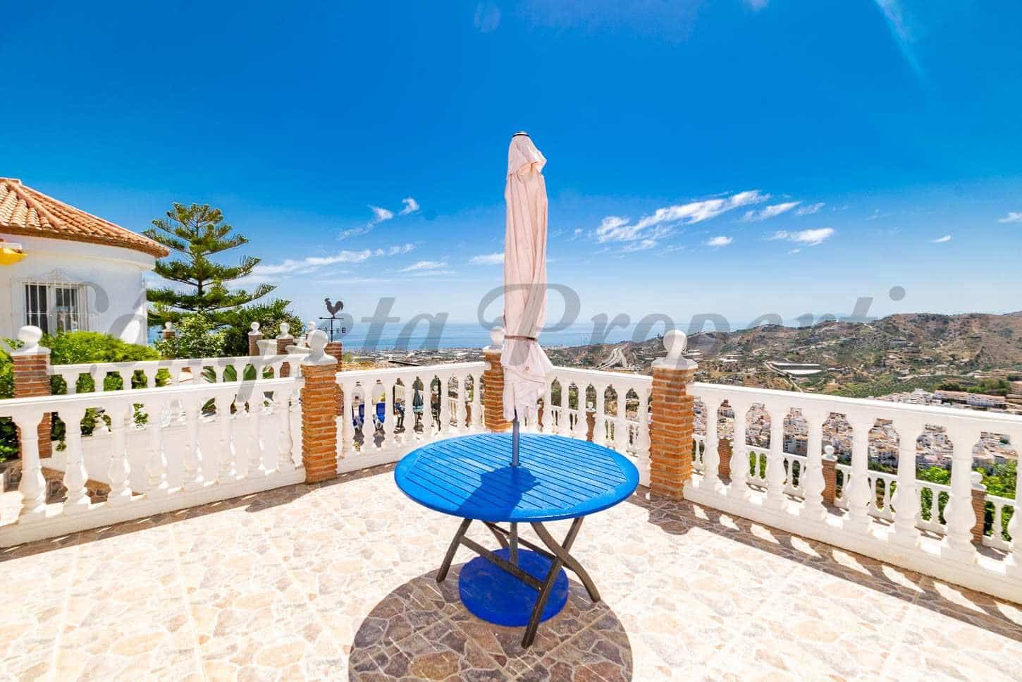 7 quarto Quinta/Casa Rural para venda em Torrox com piscina garagem - 750 000 € (Ref: 10075736)