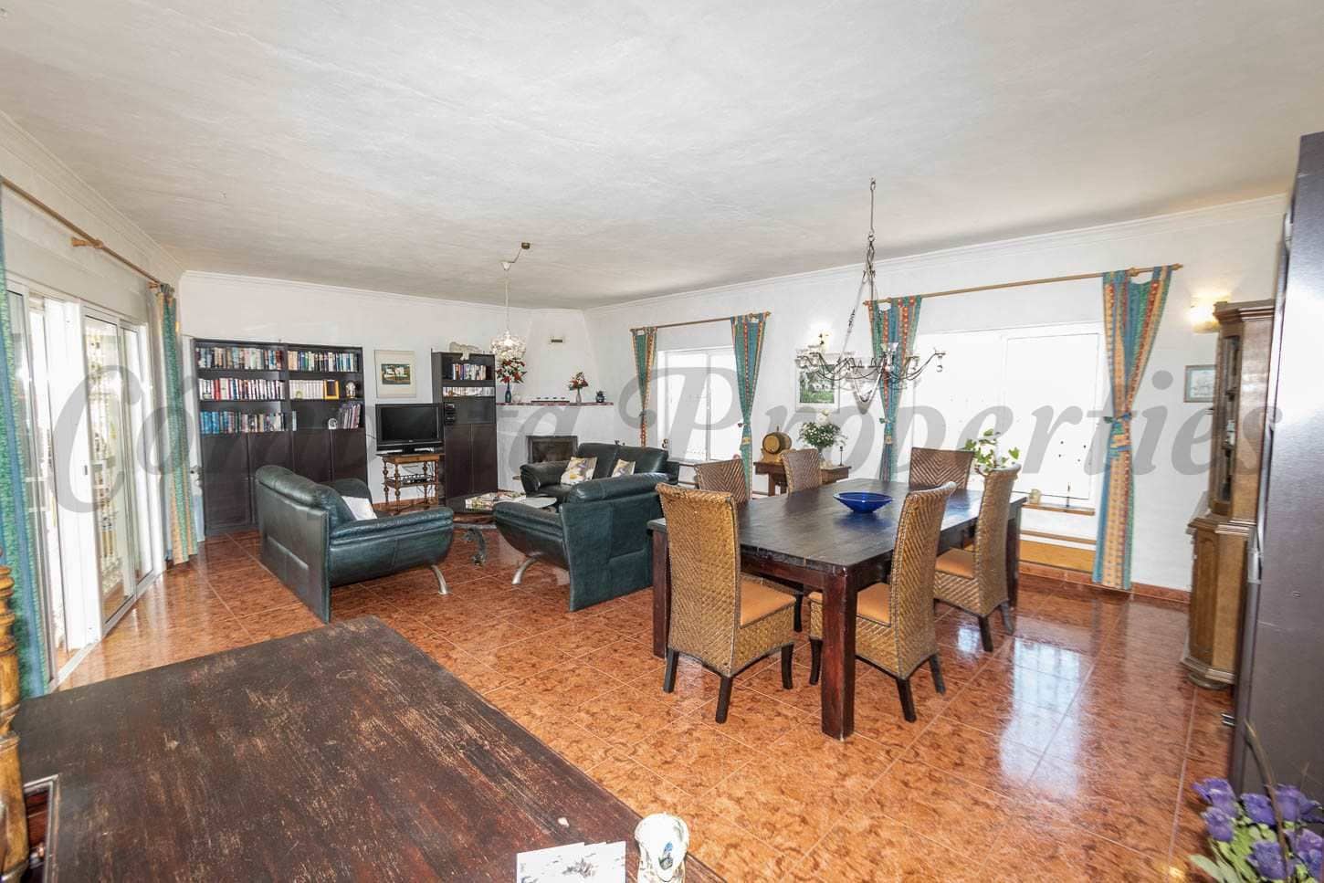 7 quarto Quinta/Casa Rural para venda em Torrox com piscina garagem - 750 000 € (Ref: 10075736)