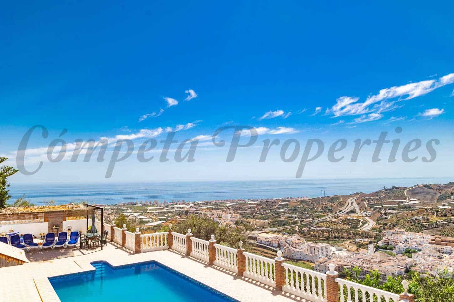 7 quarto Quinta/Casa Rural para venda em Torrox com piscina garagem - 750 000 € (Ref: 10075736)