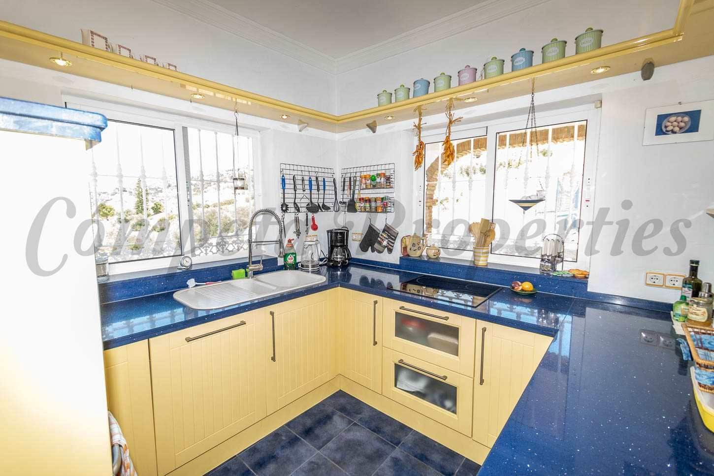7 quarto Quinta/Casa Rural para venda em Torrox com piscina garagem - 750 000 € (Ref: 10075736)