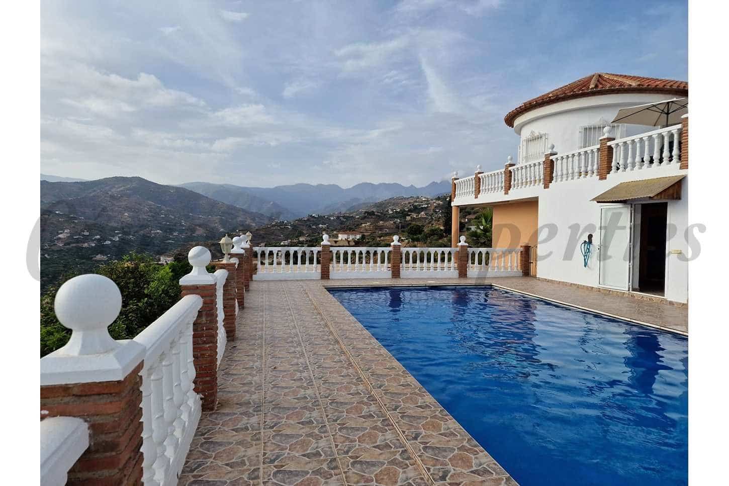 7 quarto Quinta/Casa Rural para venda em Torrox com piscina garagem - 750 000 € (Ref: 10075736)
