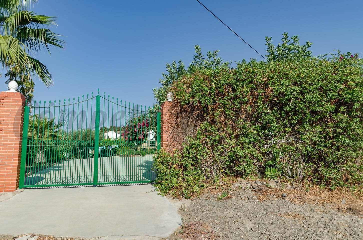 3 chambre Finca/Maison de Campagne à vendre à Almayate avec piscine - 480 000 € (Ref: 10075739)
