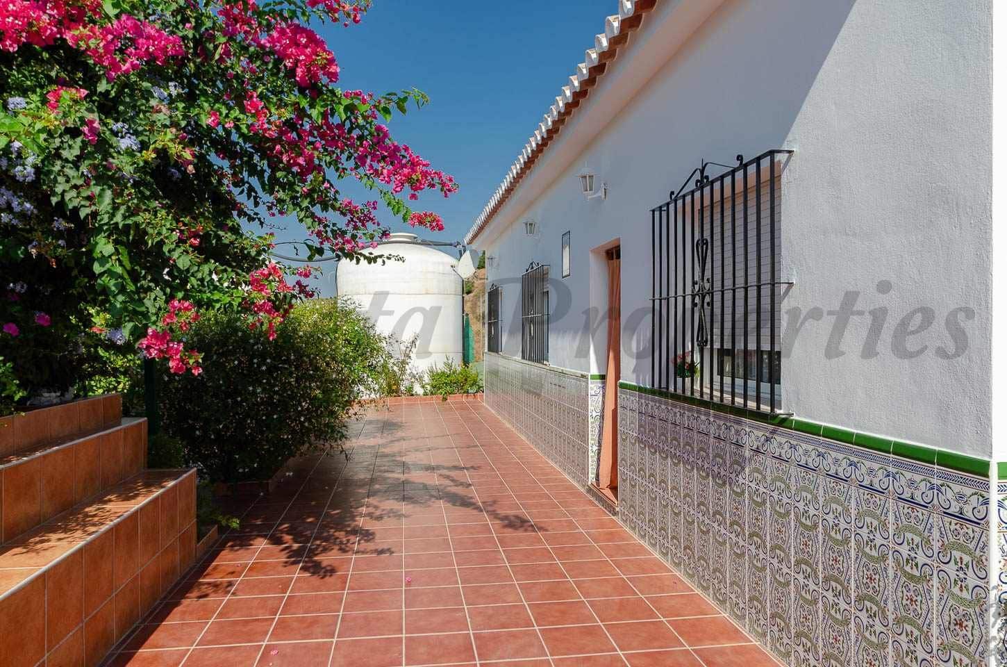 3 chambre Finca/Maison de Campagne à vendre à Almayate avec piscine - 480 000 € (Ref: 10075739)