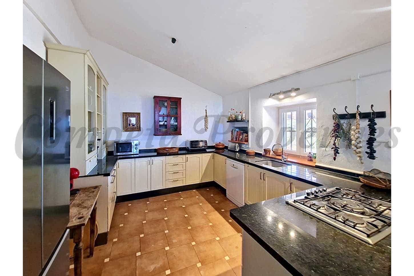 4 sypialnia Finka/Dom wiejski na sprzedaż w Velez-Malaga z basenem garażem - 595 000 € (Ref: 10075741)