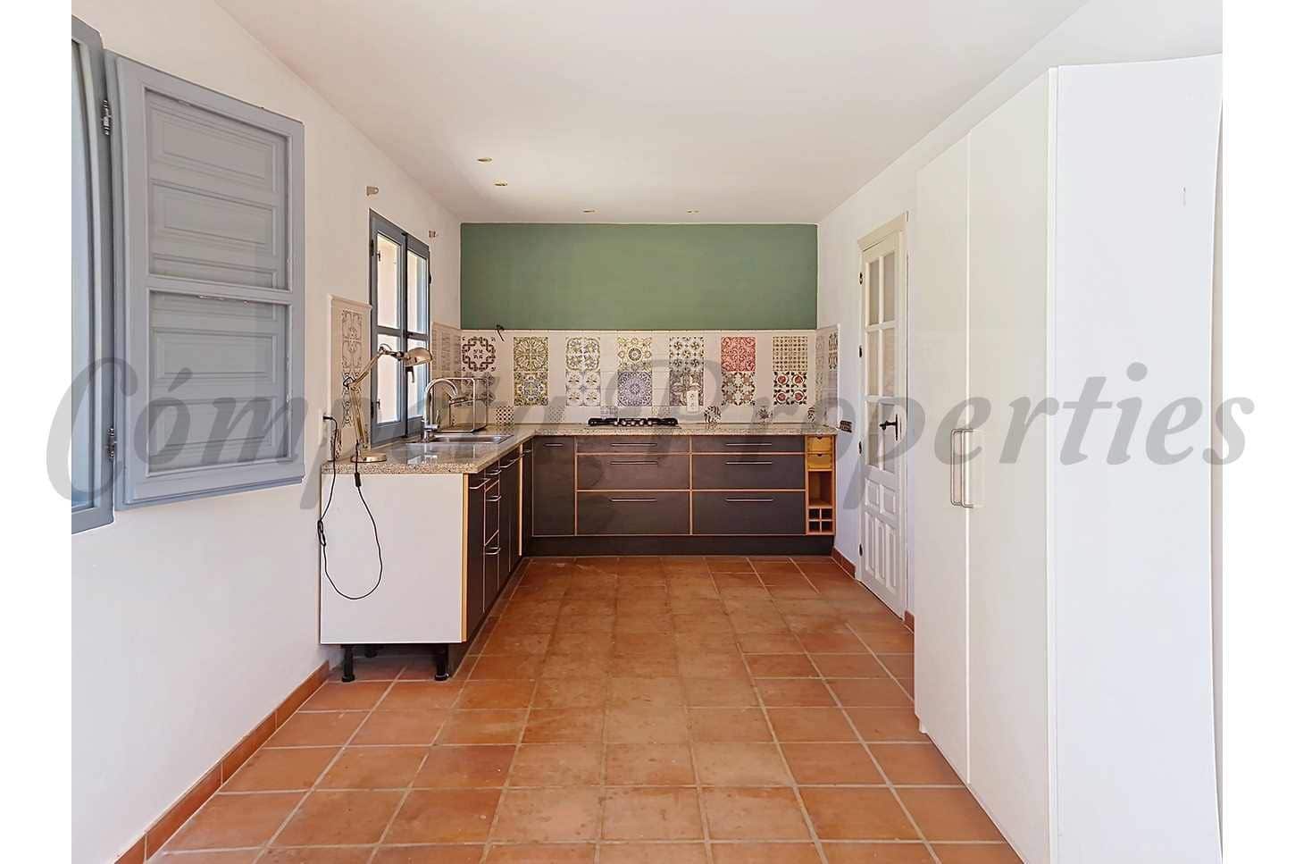 4 sypialnia Finka/Dom wiejski na sprzedaż w Velez-Malaga z basenem garażem - 595 000 € (Ref: 10075741)