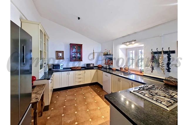 4 sypialnia Finka/Dom wiejski na sprzedaż w Vélez-Málaga z basenem garażem - 595 000 € (Ref: 10075741)