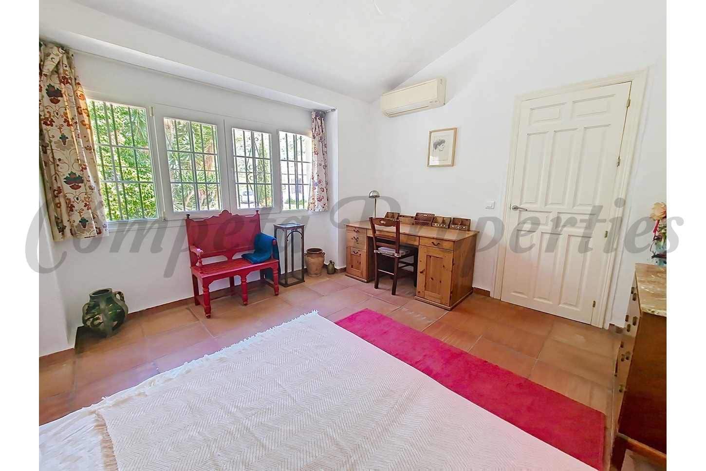 4 sypialnia Finka/Dom wiejski na sprzedaż w Velez-Malaga z basenem garażem - 595 000 € (Ref: 10075741)