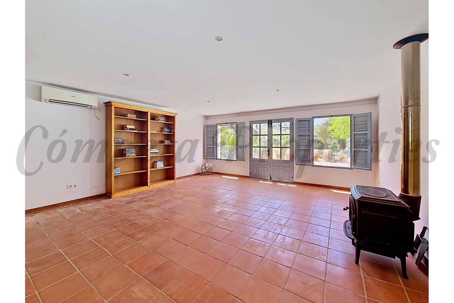 4 sypialnia Finka/Dom wiejski na sprzedaż w Velez-Malaga z basenem garażem - 595 000 € (Ref: 10075741)