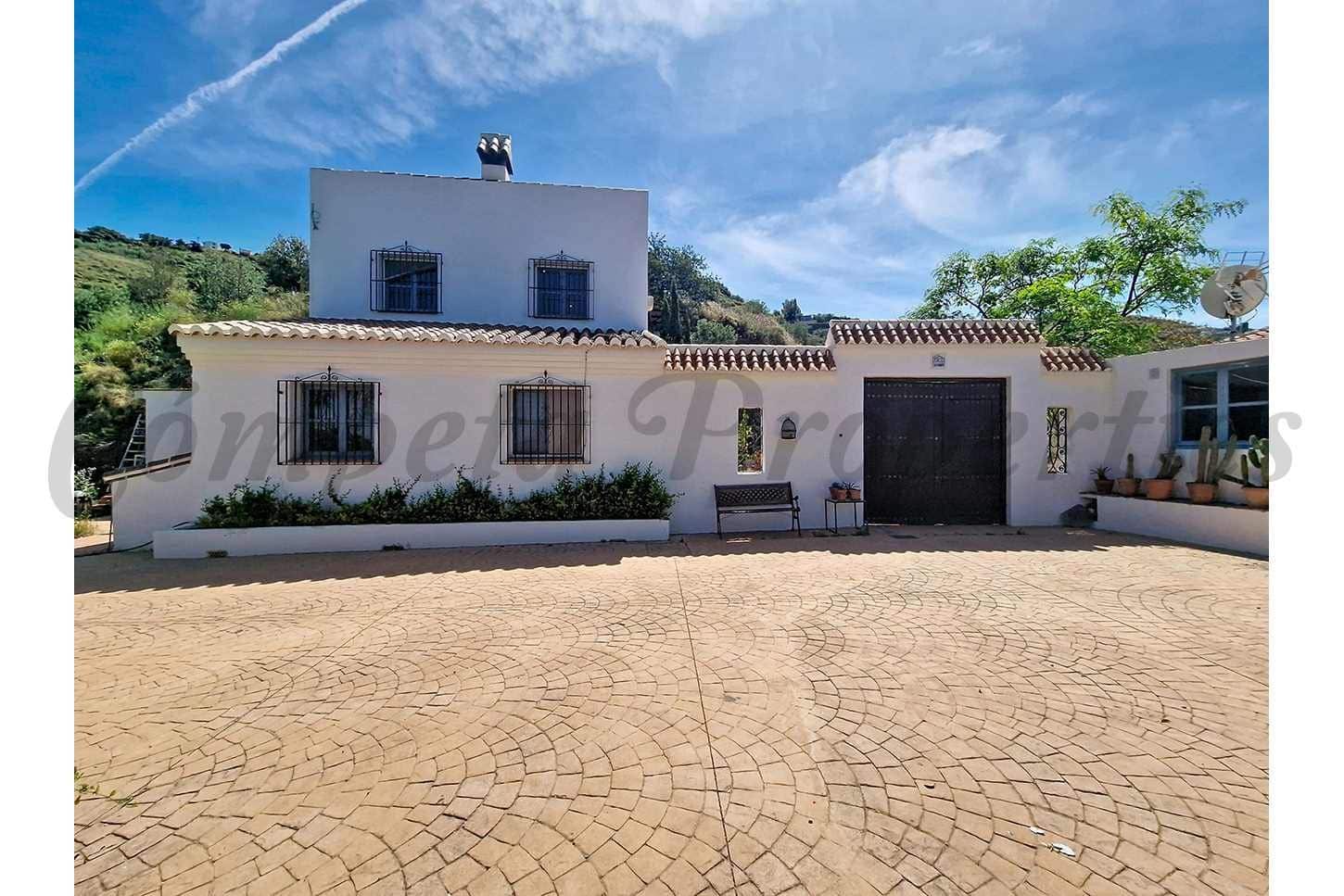 4 sypialnia Finka/Dom wiejski na sprzedaż w Velez-Malaga z basenem garażem - 595 000 € (Ref: 10075741)