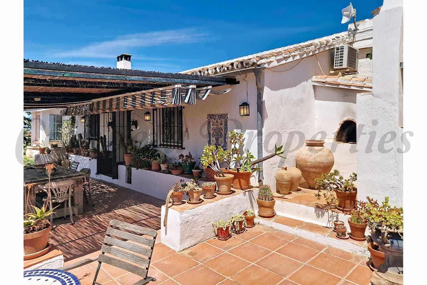 4 sypialnia Finka/Dom wiejski na sprzedaż w Velez-Malaga z basenem garażem - 595 000 € (Ref: 10075741)