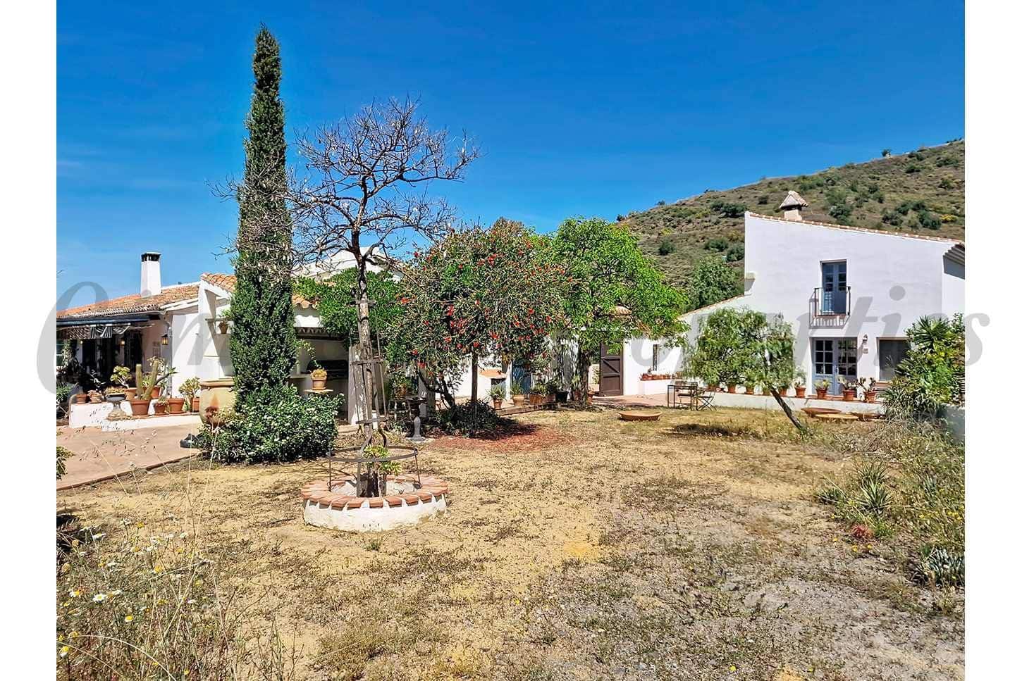 4 sypialnia Finka/Dom wiejski na sprzedaż w Velez-Malaga z basenem garażem - 595 000 € (Ref: 10075741)