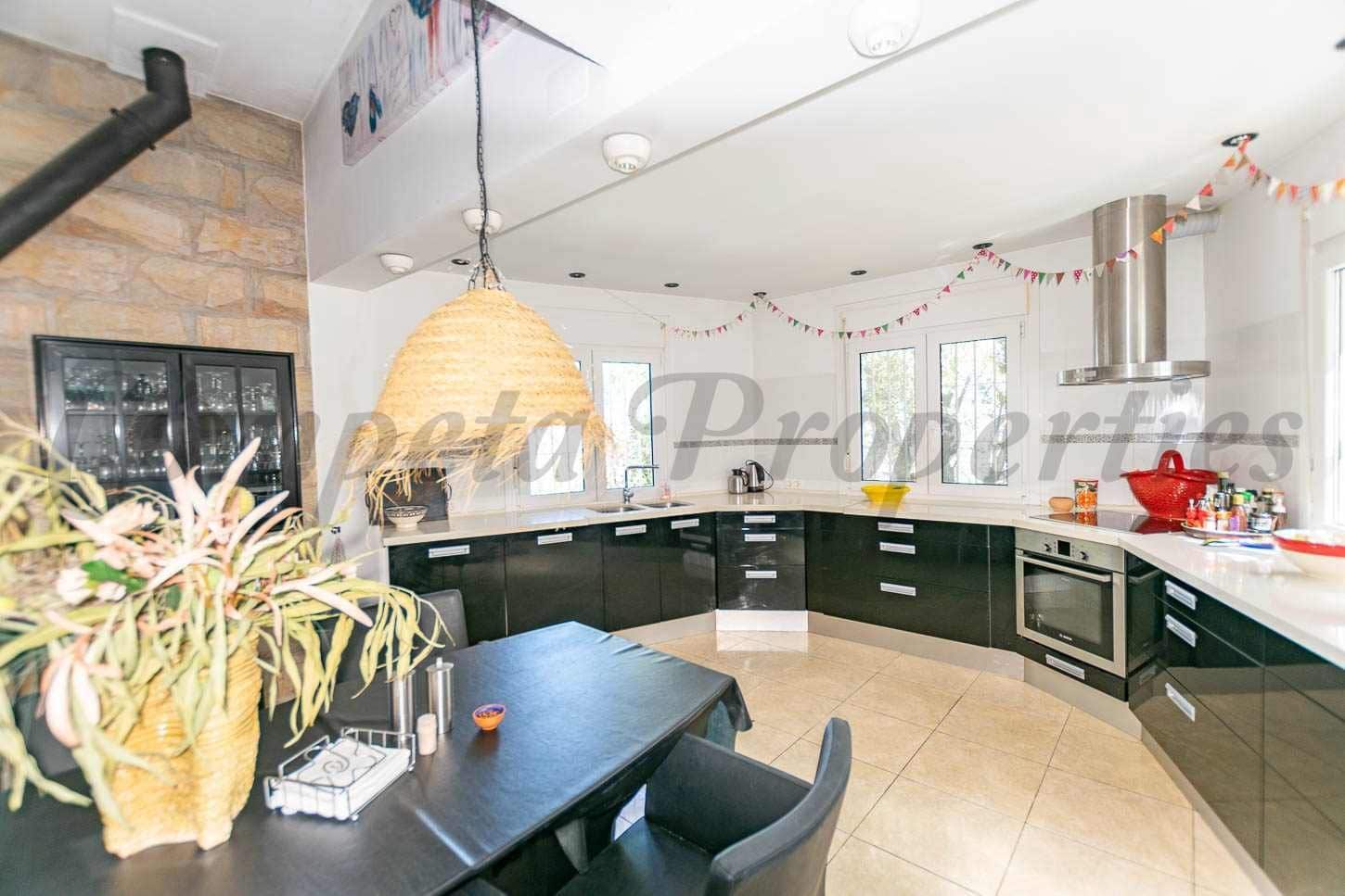4 bedroom Finca/Country House for sale in Competa with pool garage - € 599,000 (Ref: 10075742)