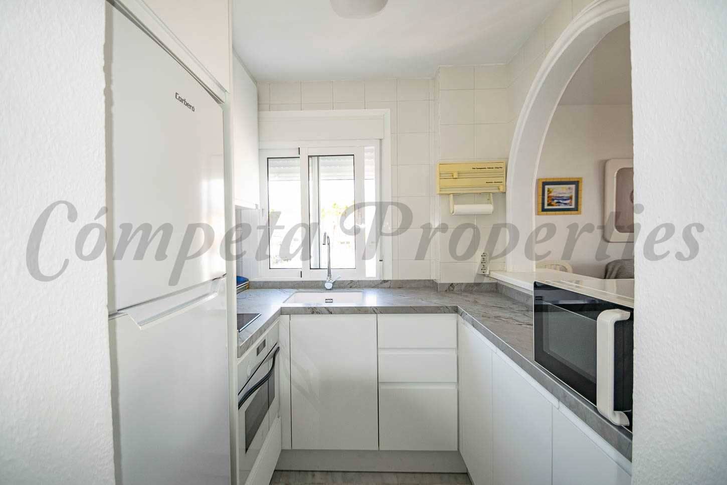 1 slaapkamer Appartement te huur in Torrox-Costa met zwembad - € 850 (Ref: 10075745)