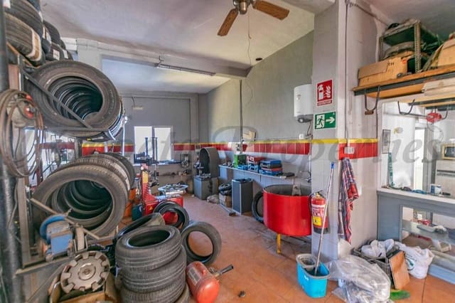 Comercial para arrendar em Cómpeta - 2 000 € (Ref: 10075753)