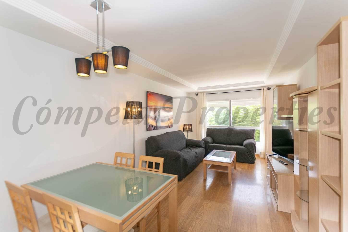 3 slaapkamer Appartement voor vakantieverhuur in Malaga stad met zwembad - € 1.100 (Ref: 10075758)