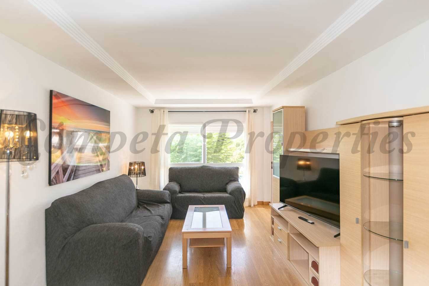 3 slaapkamer Appartement voor vakantieverhuur in Malaga stad met zwembad - € 1.100 (Ref: 10075758)