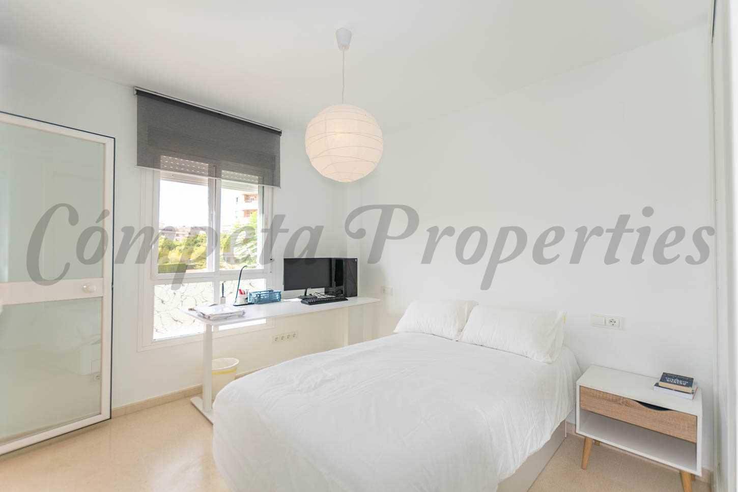 3 slaapkamer Appartement voor vakantieverhuur in Malaga stad met zwembad - € 1.100 (Ref: 10075758)