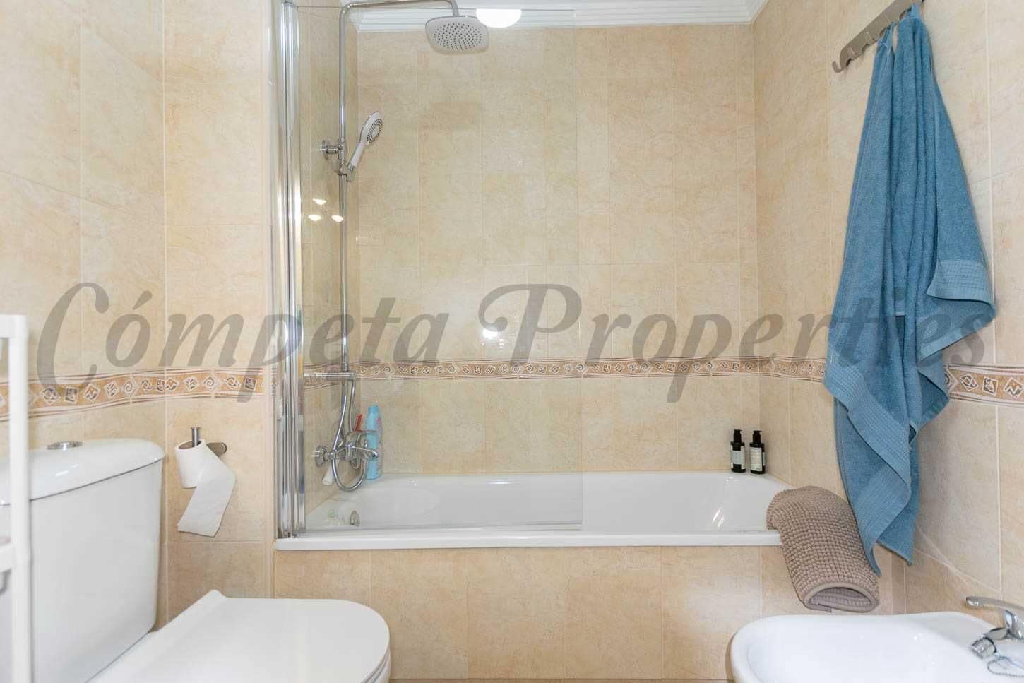 3 slaapkamer Appartement voor vakantieverhuur in Malaga stad met zwembad - € 1.100 (Ref: 10075758)