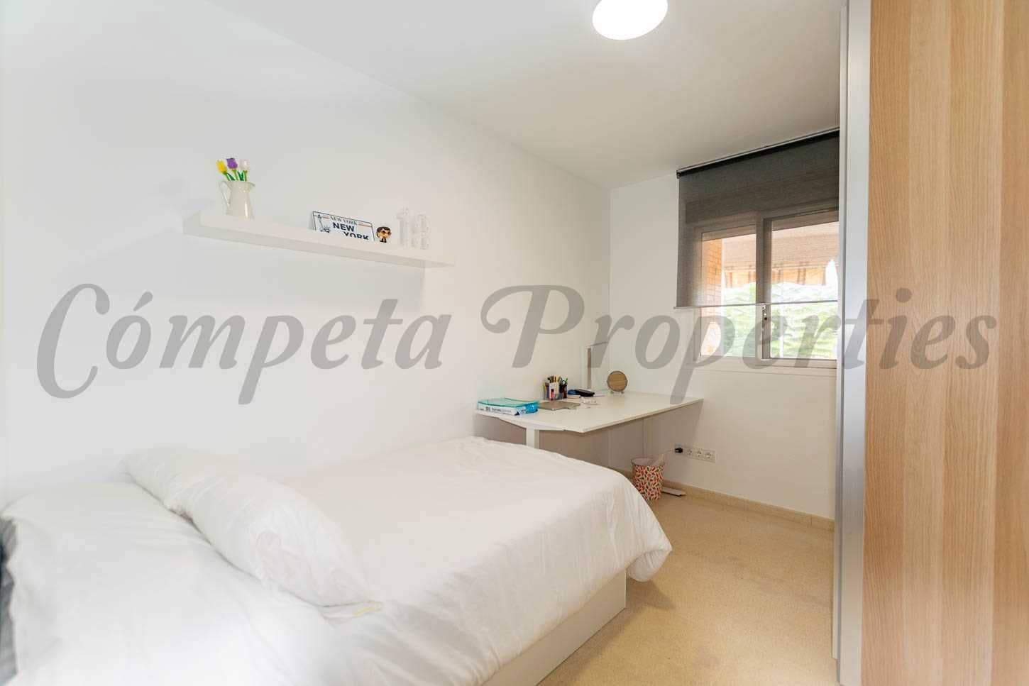 3 slaapkamer Appartement voor vakantieverhuur in Malaga stad met zwembad - € 1.100 (Ref: 10075758)