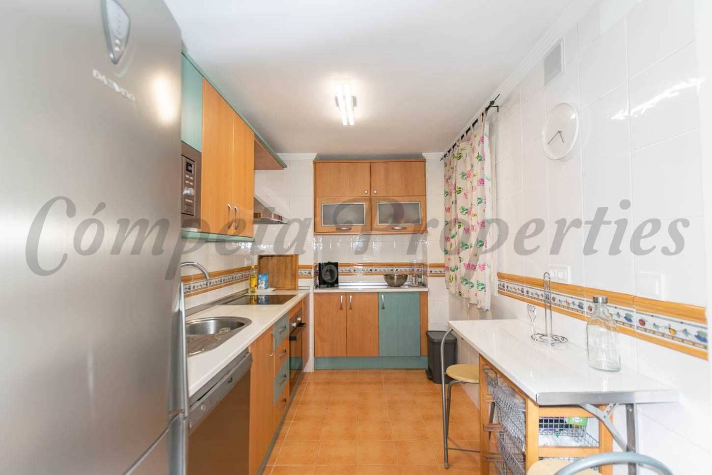3 slaapkamer Appartement voor vakantieverhuur in Malaga stad met zwembad - € 1.100 (Ref: 10075758)