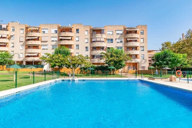 3 slaapkamer Appartement voor vakantieverhuur in Málaga stad met zwembad - € 1.100 (Ref: 10075758)