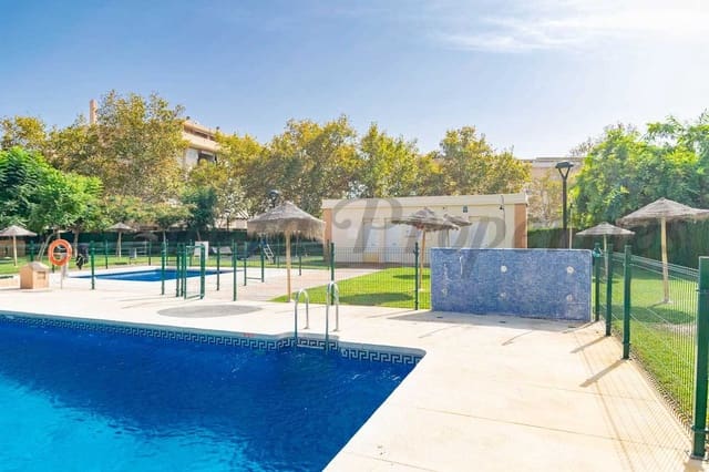3 slaapkamer Appartement voor vakantieverhuur in Málaga stad met zwembad - € 1.100 (Ref: 10075758)