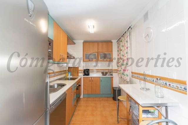 3 slaapkamer Appartement voor vakantieverhuur in Málaga stad met zwembad - € 1.100 (Ref: 10075758)