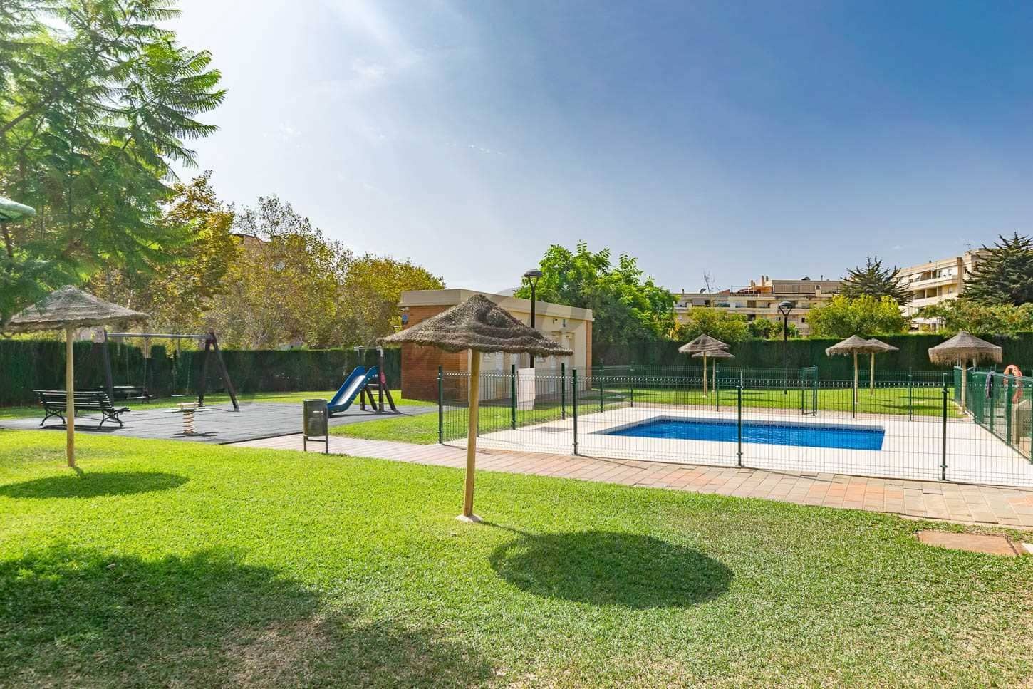3 slaapkamer Appartement voor vakantieverhuur in Malaga stad met zwembad - € 1.100 (Ref: 10075758)
