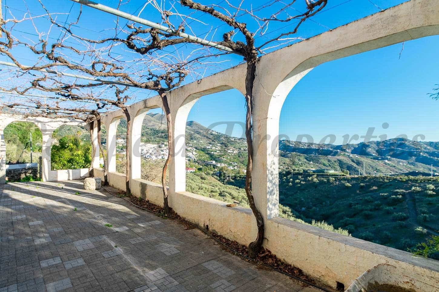 3 chambre Finca/Maison de Campagne à vendre à Canillas de Albaida avec garage - 350 000 € (Ref: 10075759)