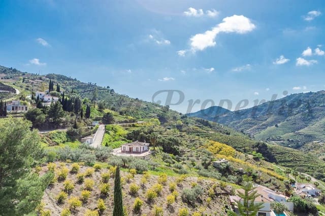 6 bedroom Finca/Country House for sale in Cómpeta with garage - € 595,000 (Ref: 10075760)