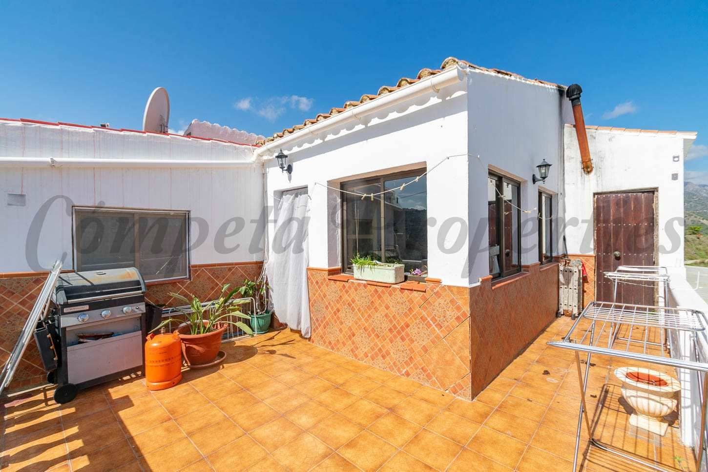 6 bedroom Finca/Country House for sale in Competa with garage - € 595,000 (Ref: 10075760)