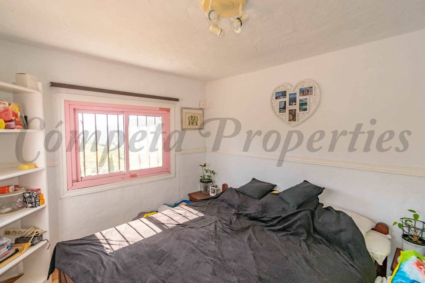 6 bedroom Finca/Country House for sale in Competa with garage - € 595,000 (Ref: 10075760)