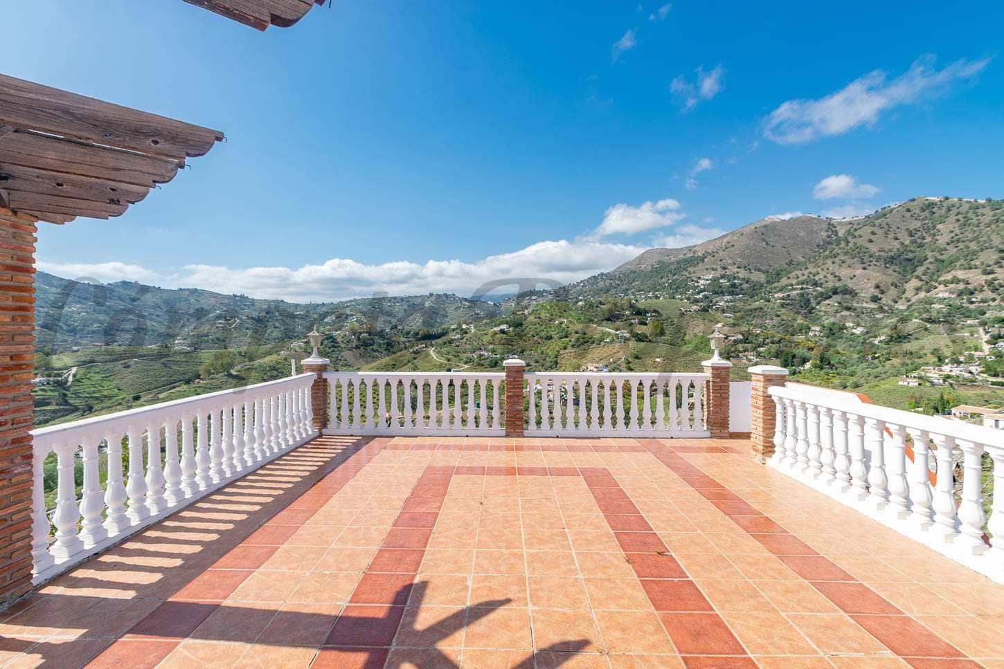 6 bedroom Finca/Country House for sale in Competa with garage - € 595,000 (Ref: 10075760)