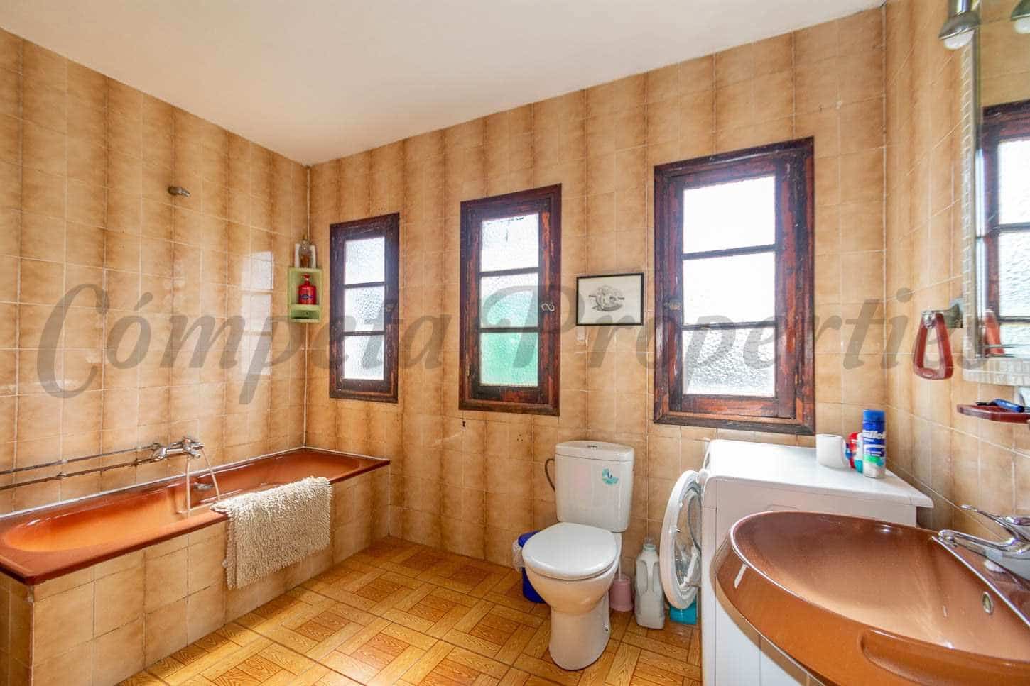 6 bedroom Finca/Country House for sale in Competa with garage - € 595,000 (Ref: 10075760)