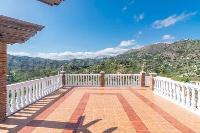 6 bedroom Finca/Country House for sale in Cómpeta with garage - € 595,000 (Ref: 10075760)